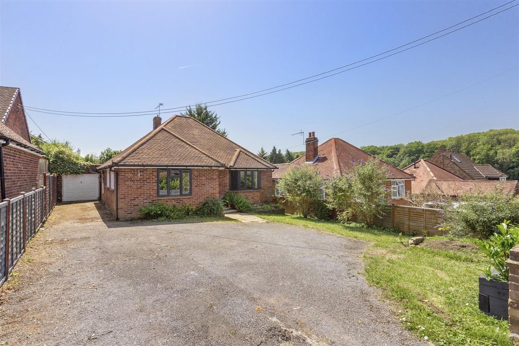 Property photo 1 of 16 18 Chestnut Lane, Hp15 7Bz-10.Jpg