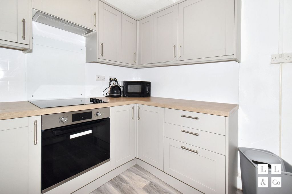 Property photo 3 of 14 Kitchen