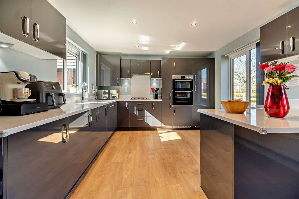 Property photo 2 of 28 Picture No. 26