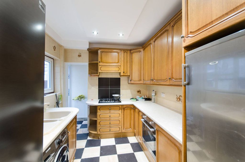 Property photo 2 of 8