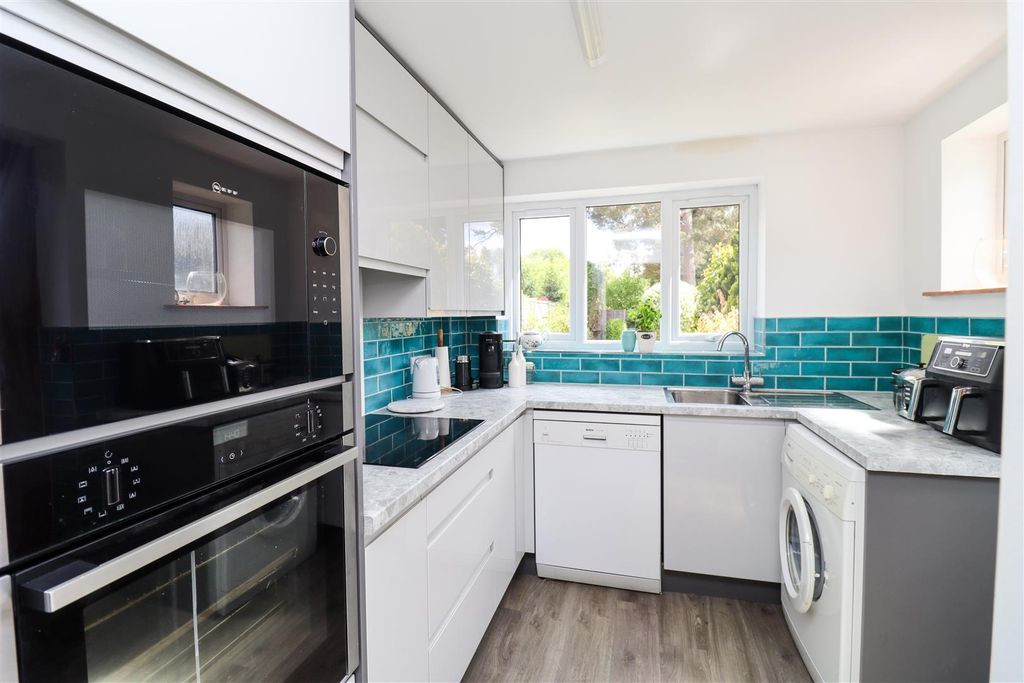 Property photo 3 of 15 Kitchen
