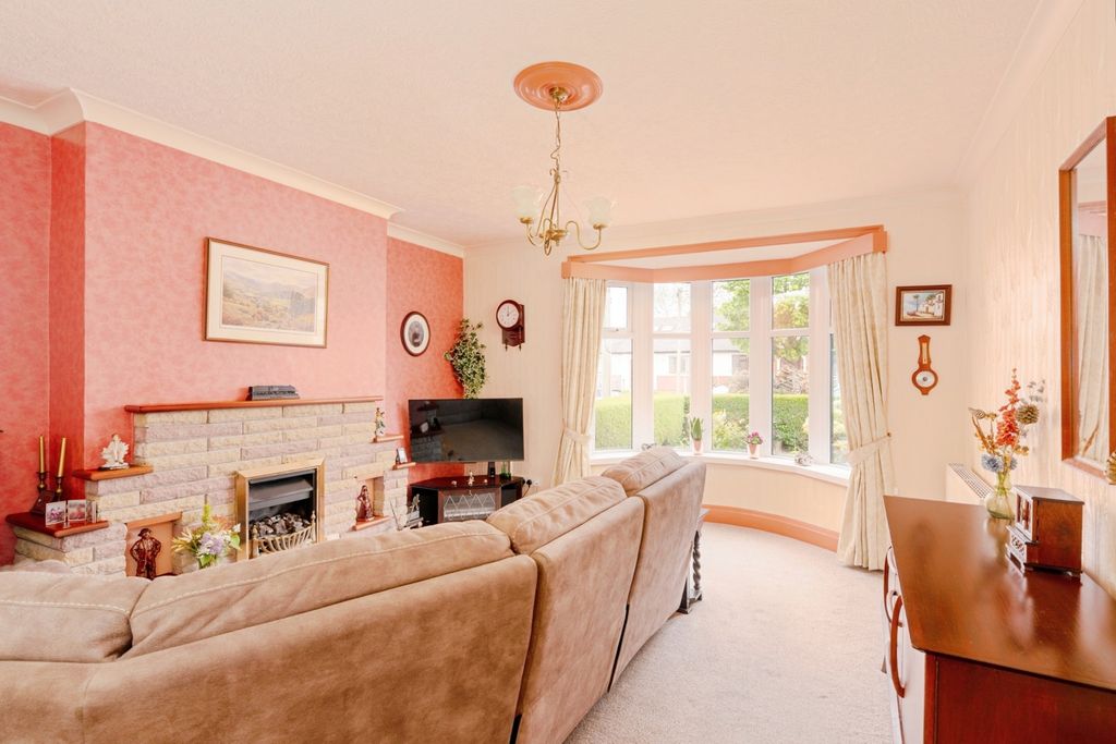 Property photo 2 of 17 Photo