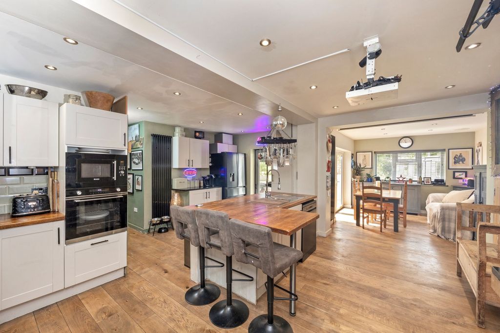 Property photo 3 of 26 Kitchen/Dining