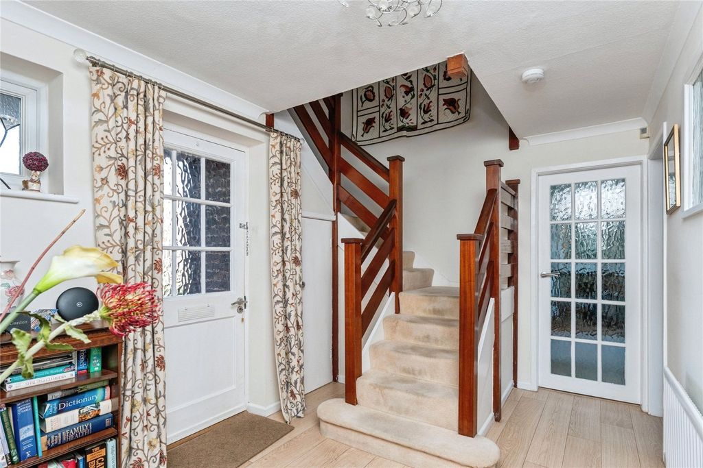 Property photo 2 of 35 Entrance Hall