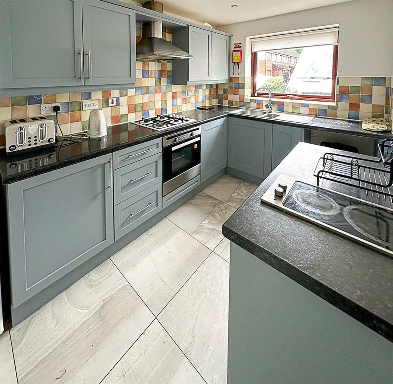 Property photo 2 of 8 Kitchen