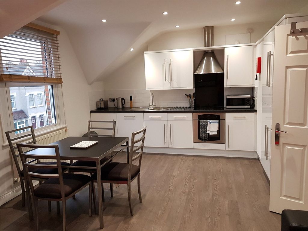 Property photo 2 of 6 Picture No. 10