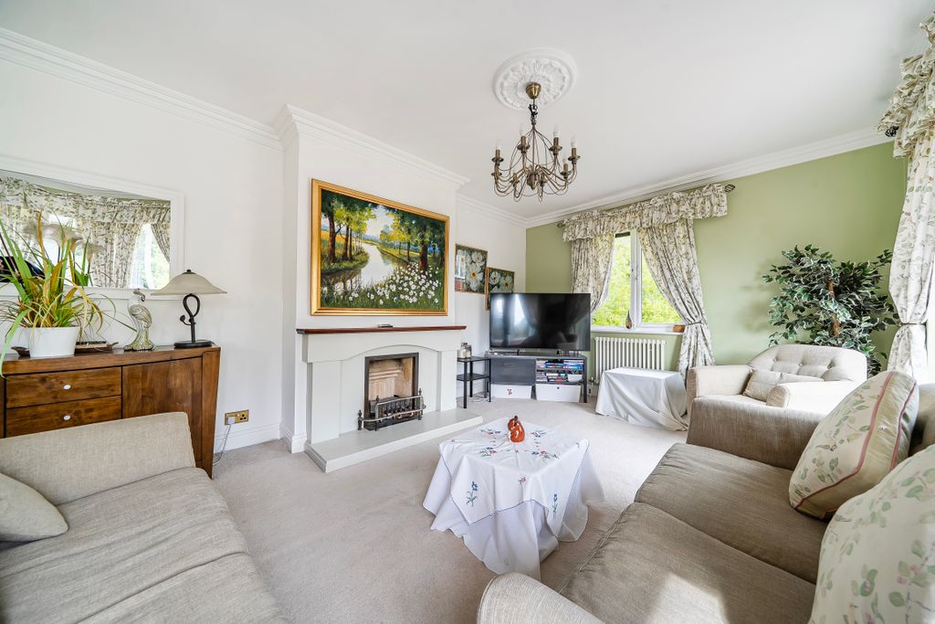 Additional image 5 of 2 bed flat for saleGreat Heathmead, Haywards Heath RH16