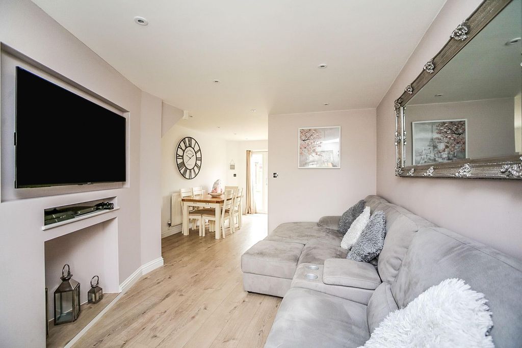 Property photo 2 of 11 Living Room