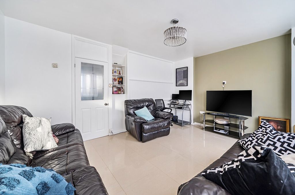 Property photo 3 of 16 Picture No. 17