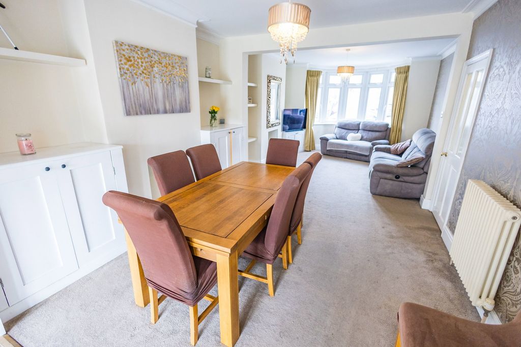 Property photo 3 of 25