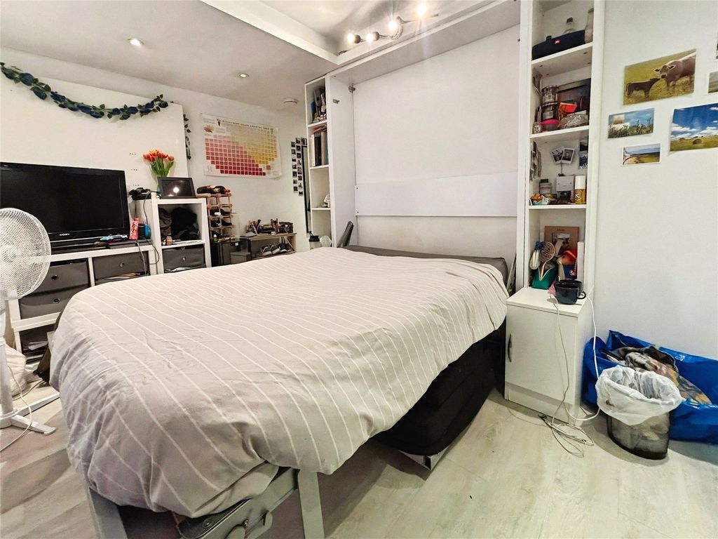 Property photo 2 of 7 Studio