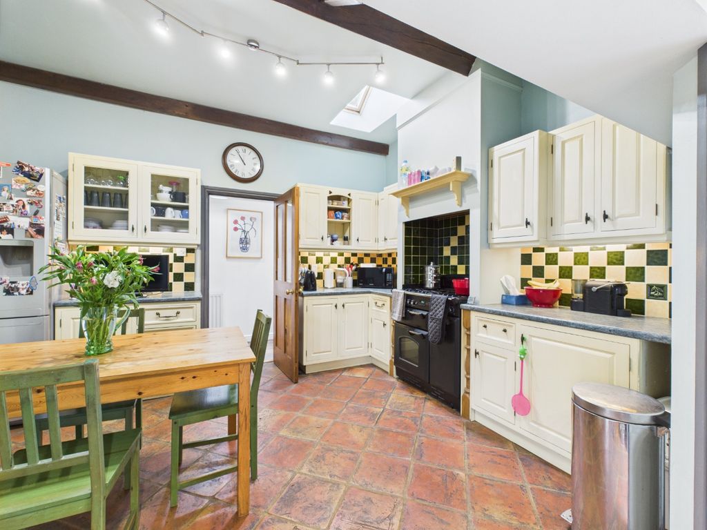 Property photo 3 of 37 4049815