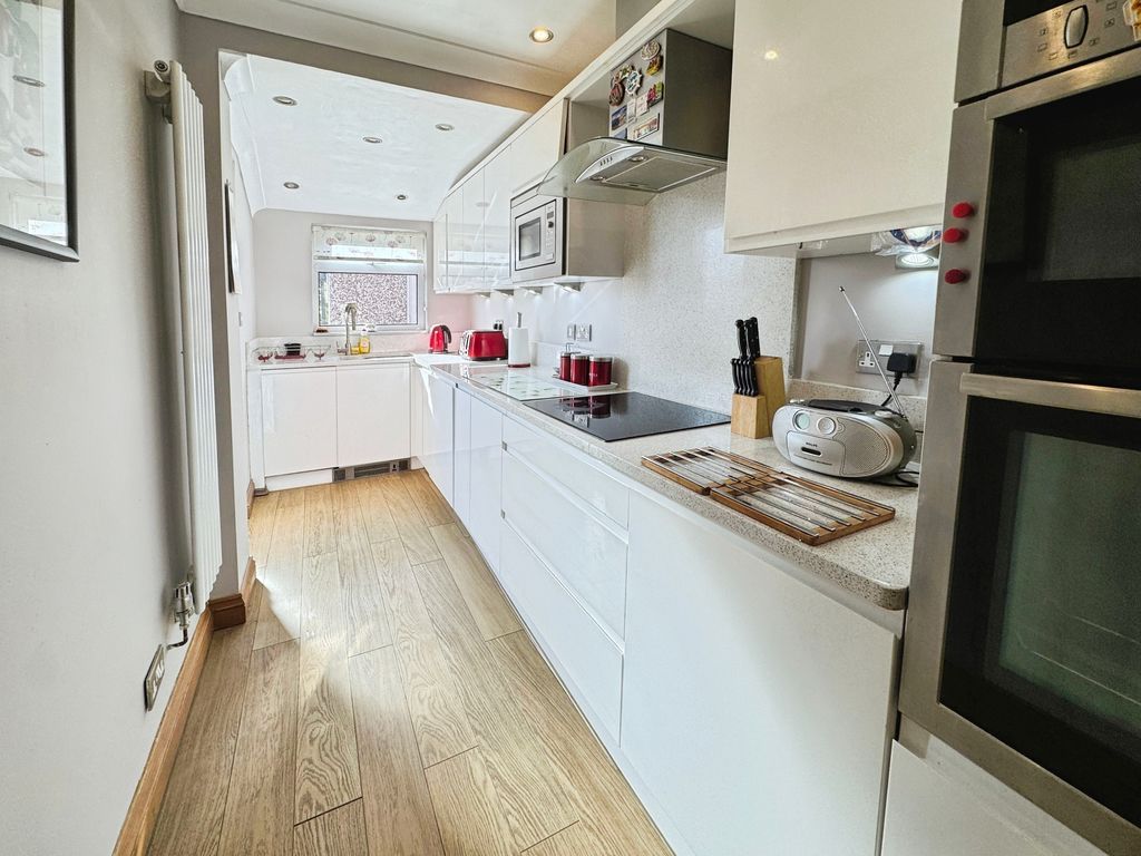 Property photo 2 of 14 Kitchen