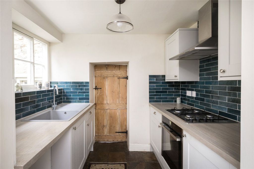 Property photo 3 of 19 Kitchen