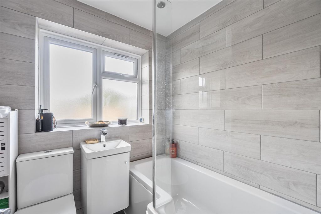 Property photo 3 of 16 1348489-12-68c1c015A67Ad.Jpg