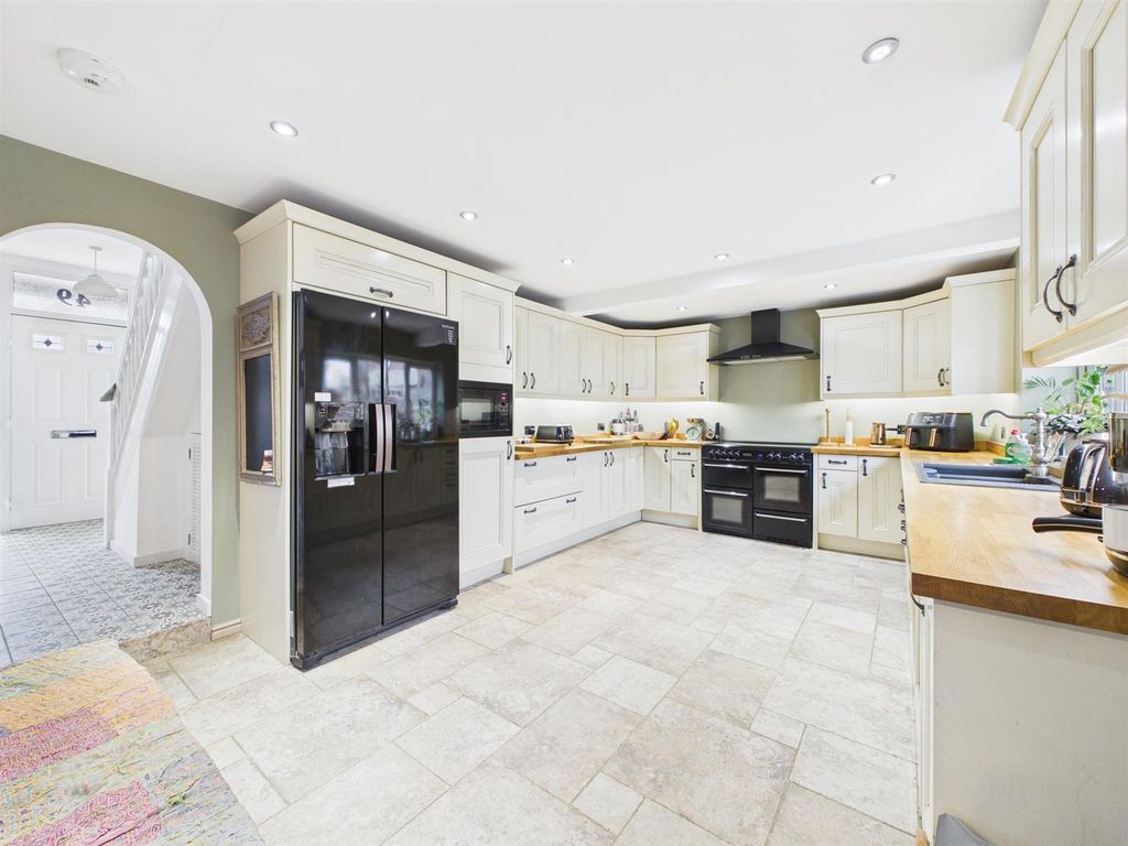 Property photo 2 of 25