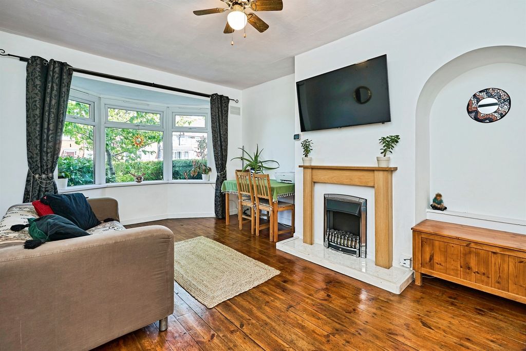 Property photo 2 of 21