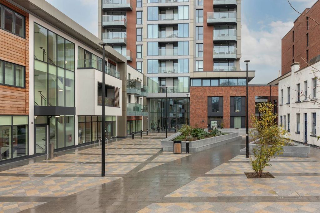 Property photo 1 of 2