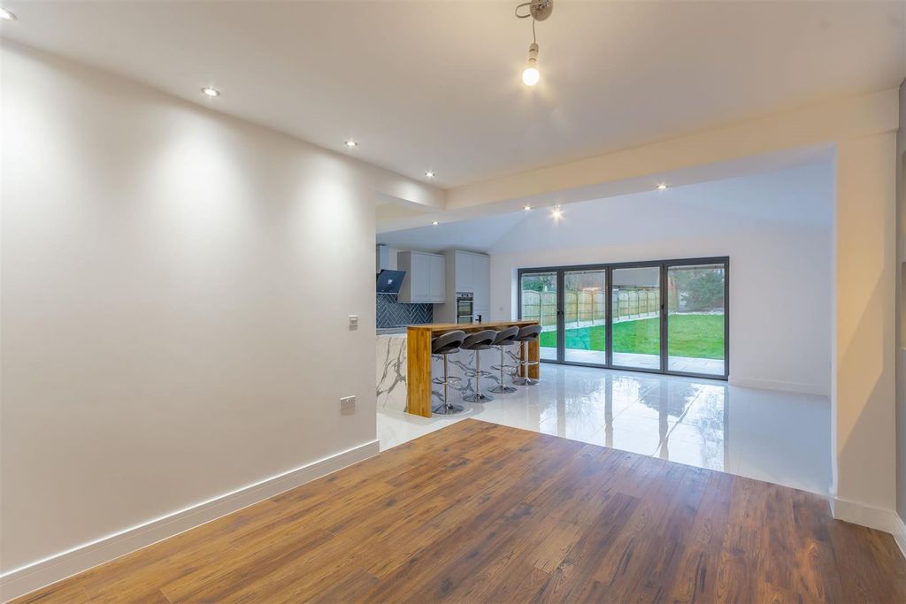 Property photo 2 of 30