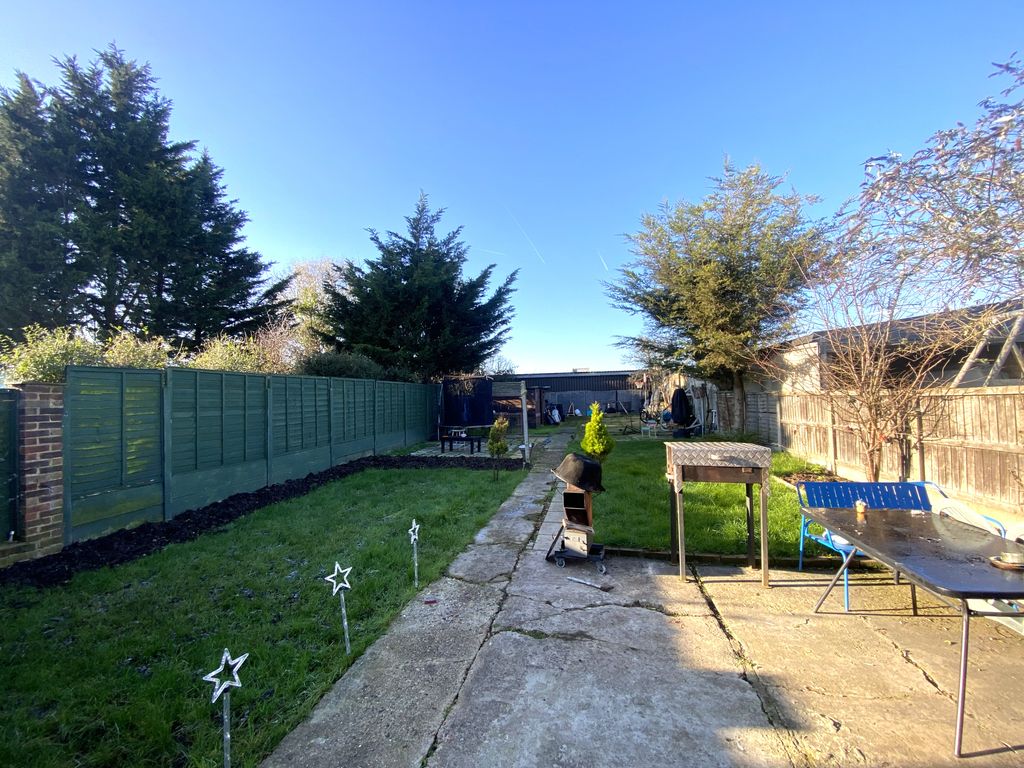 Property photo 2 of 5 Garden