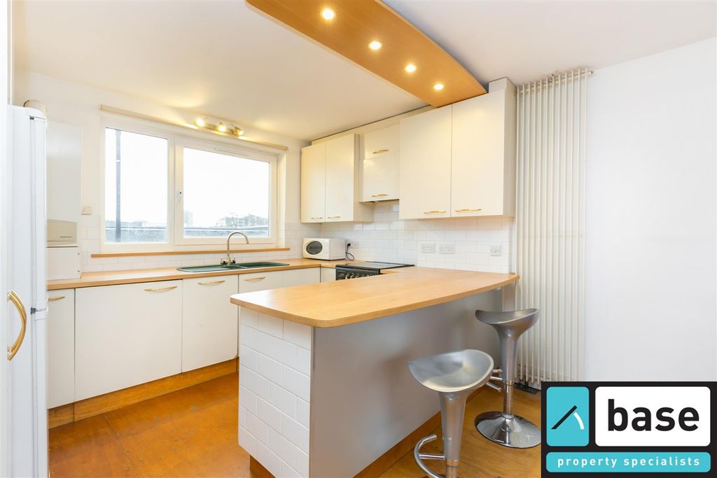 Property photo 2 of 13 Kitchen And Breakfast Bar