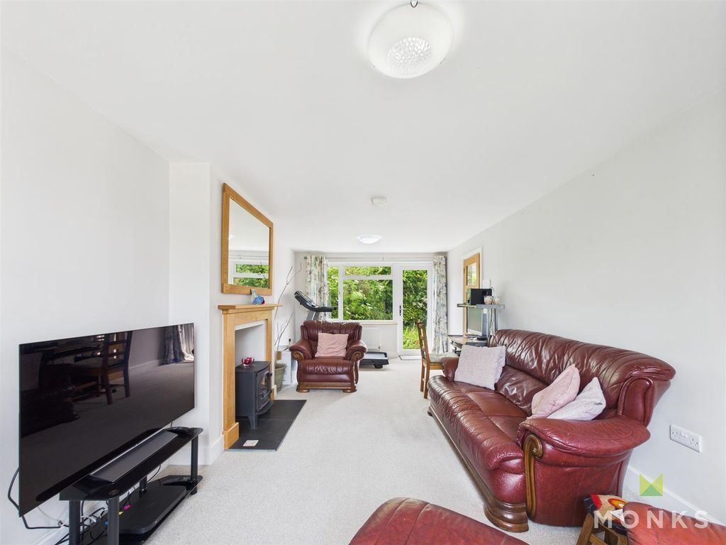 Property photo 2 of 11 Cam01348G0-Pr0688-Still003.Jpg