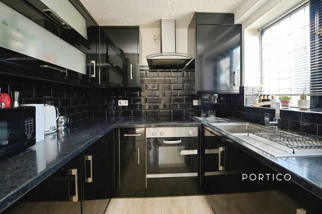 Property photo 3 of 9 Pbox-Img.Jpg