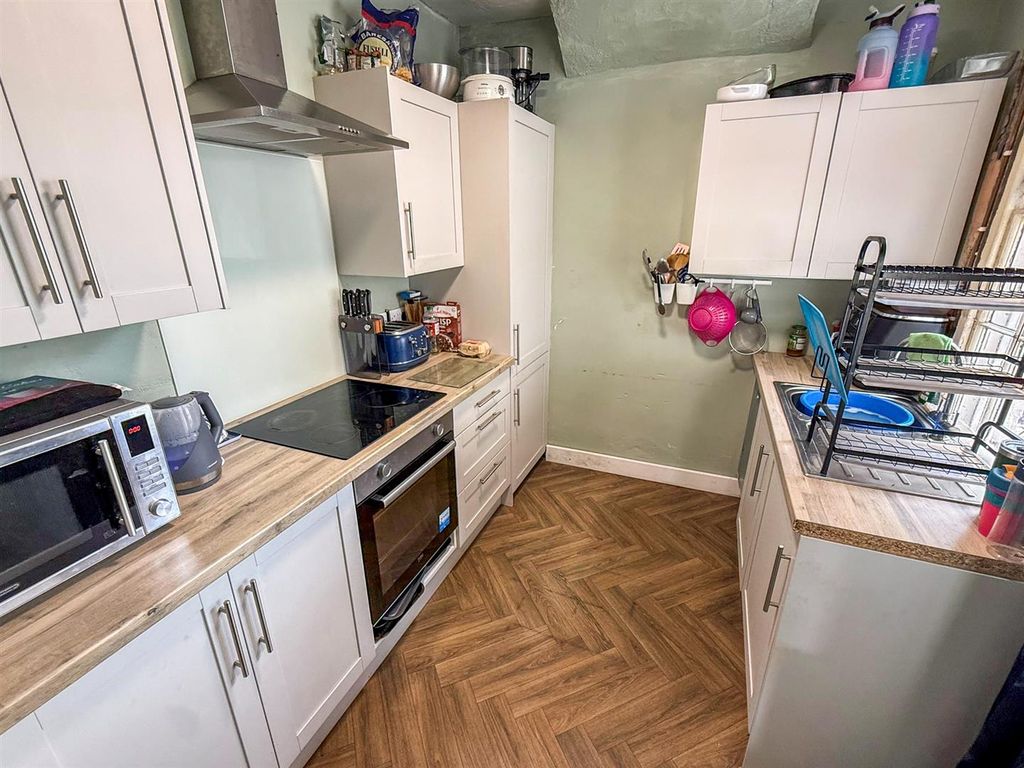 Property photo 2 of 16 Kitchen