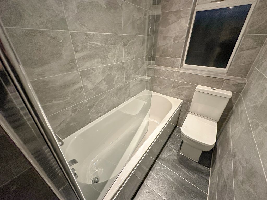 Property photo 2 of 8 File_003