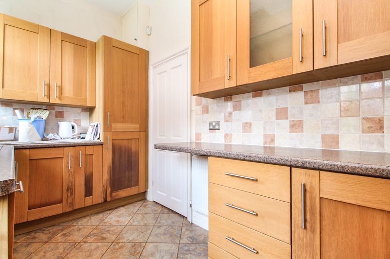 Property photo 3 of 17 Kitchen