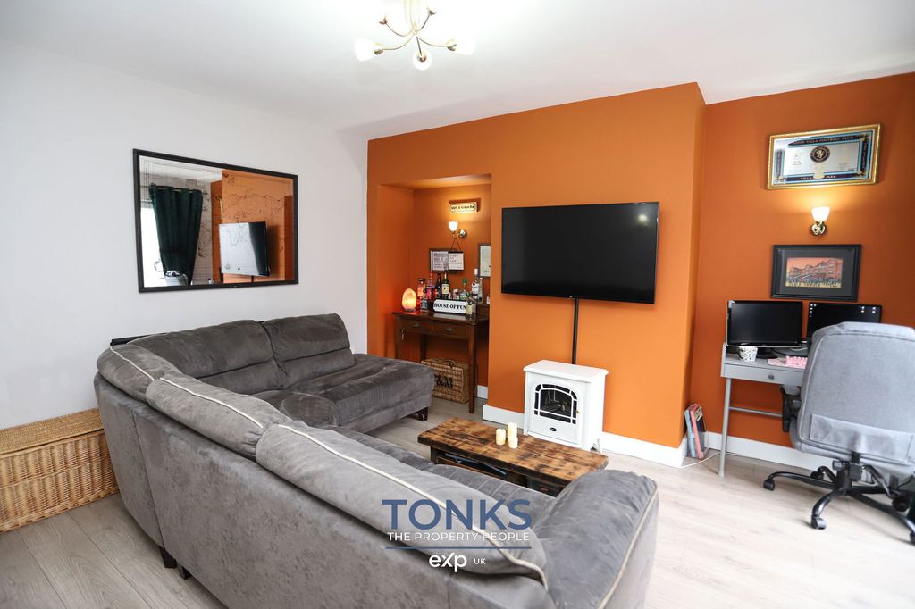 Property photo 2 of 19