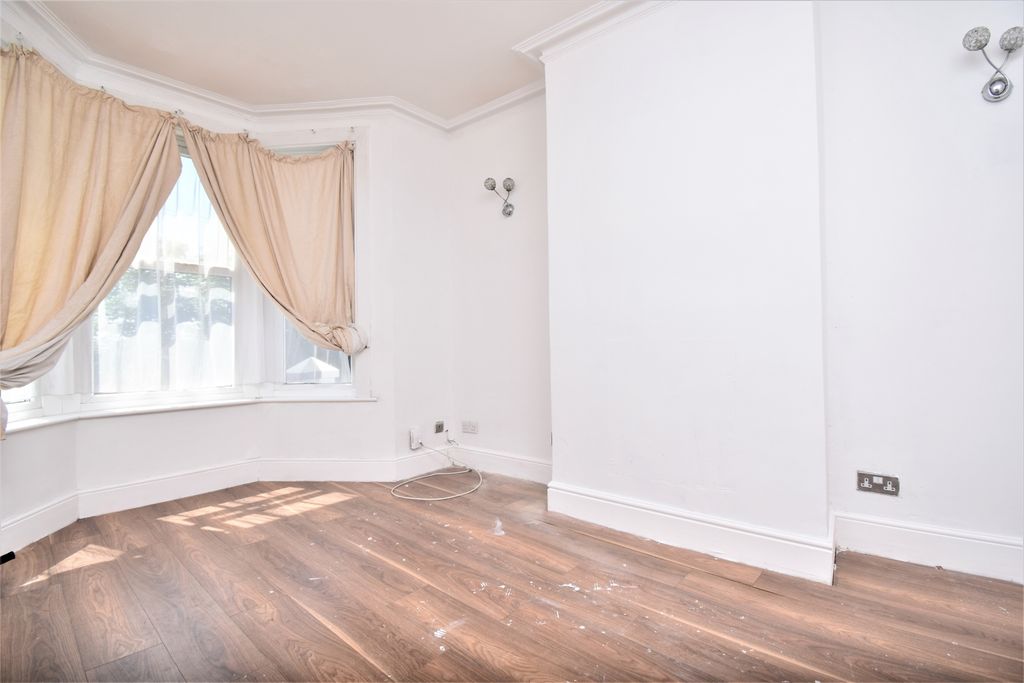 Property photo 3 of 9 Living Room