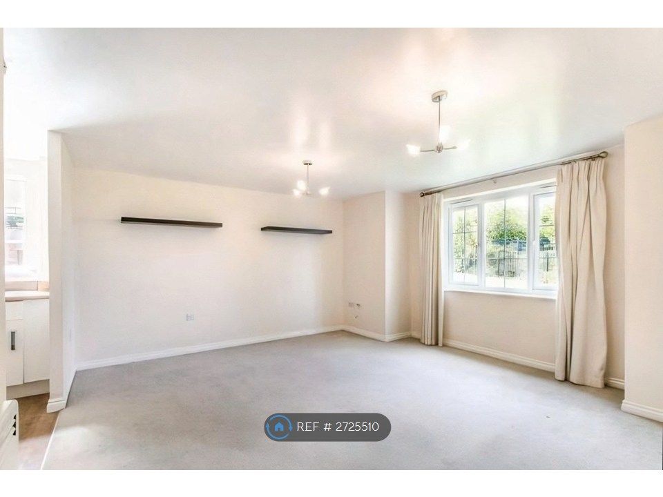 Property photo 3 of 8 Lounge