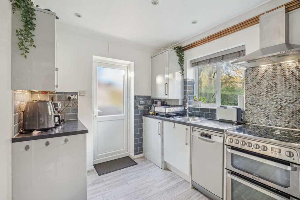 Property photo 3 of 13 Kitchen