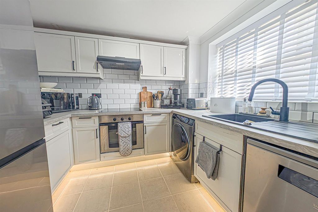 Property photo 2 of 13 Kitchen 3.Jpg