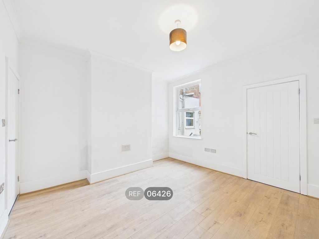 Property photo 3 of 11 Dining Room
