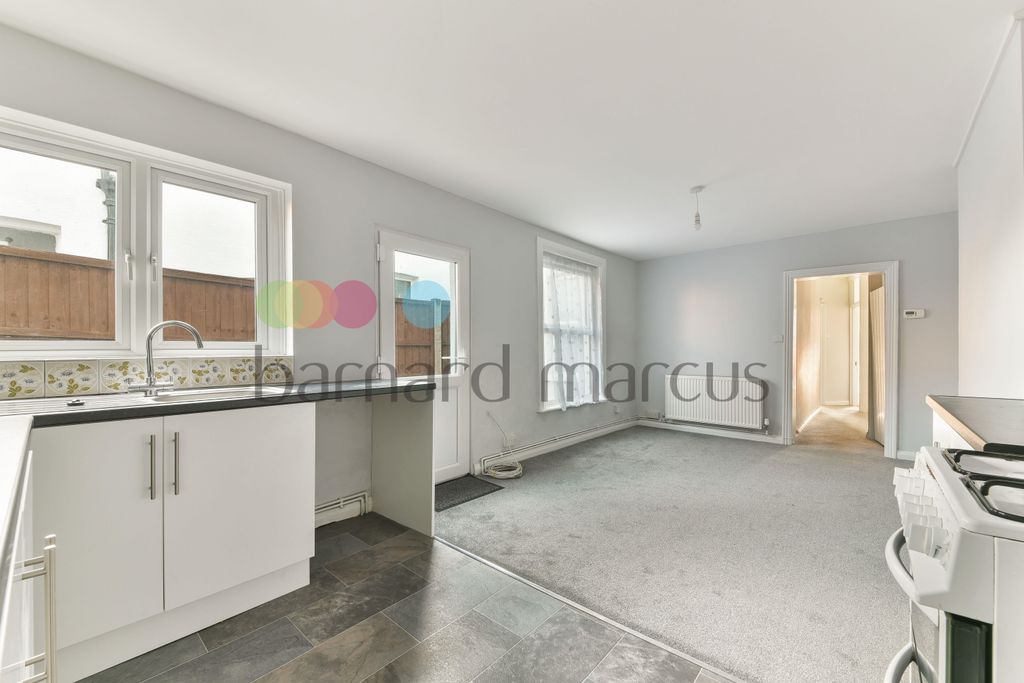 Property photo 3 of 6 Bedroom