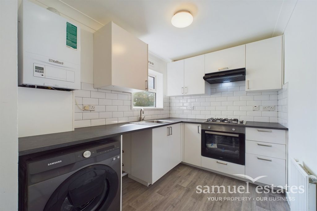 Property photo 2 of 10 Kitchen