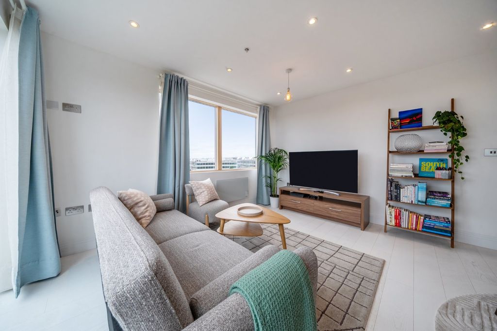 Property photo 2 of 11 Picture No. 27