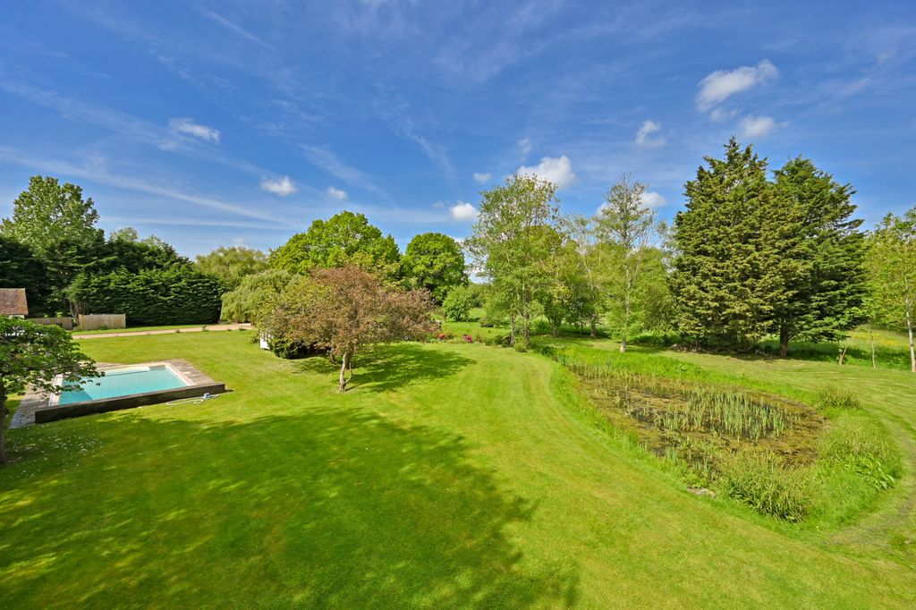 Property photo 2 of 21 Gardens