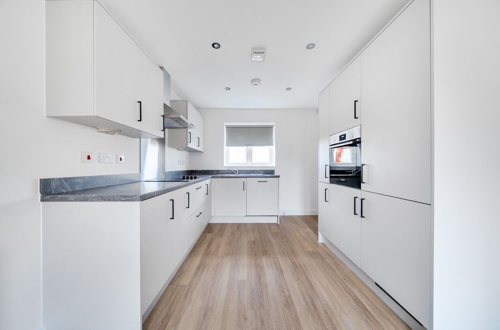 Property photo 1 of 16 Image