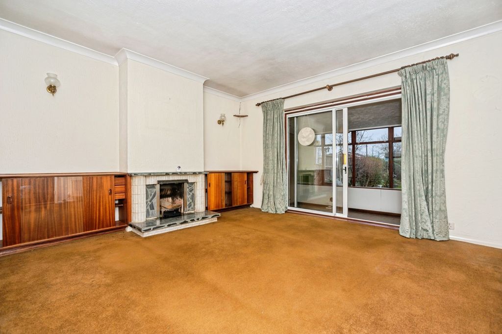 Property photo 3 of 20 Living Room