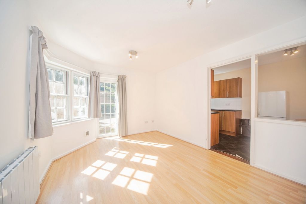 Property photo 3 of 17 Pbox-Img.Jpg
