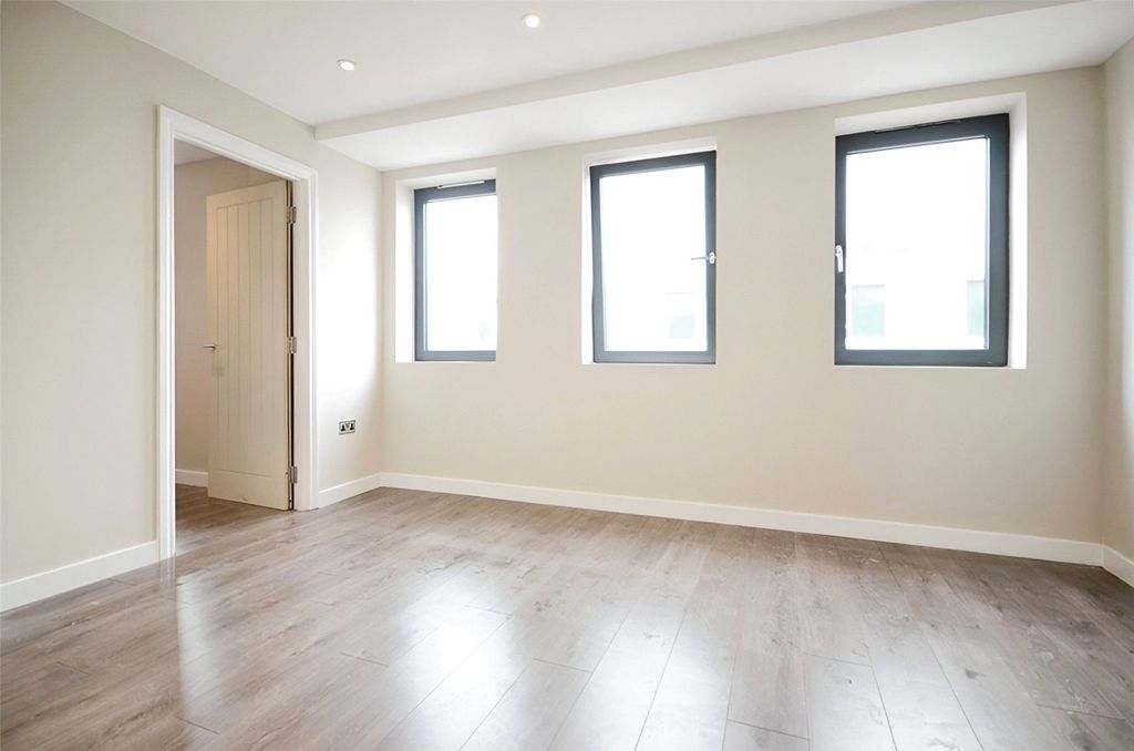 Property photo 2 of 6 Picture No. 17