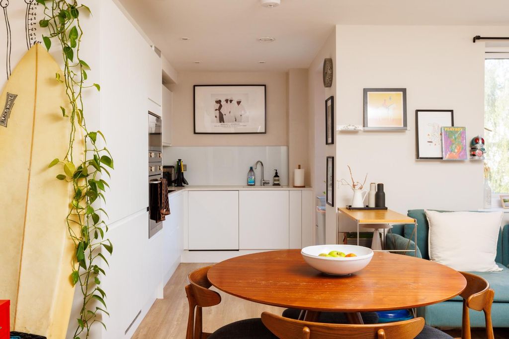 Property photo 1 of 16 Flat 5 44 Sevier Street-11.Jpg