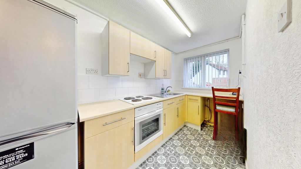 Property photo 3 of 6