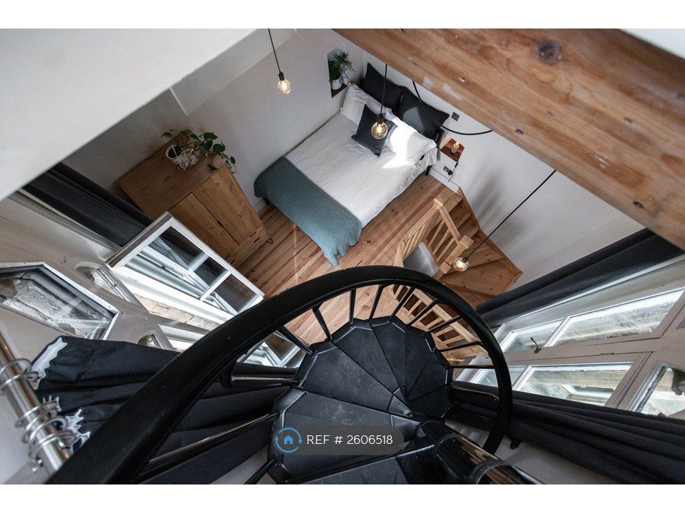 Property photo 3 of 35