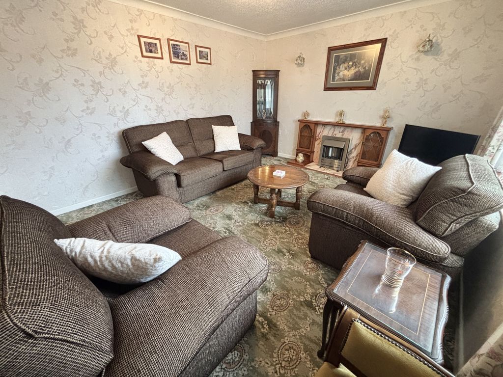 Property photo 2 of 27