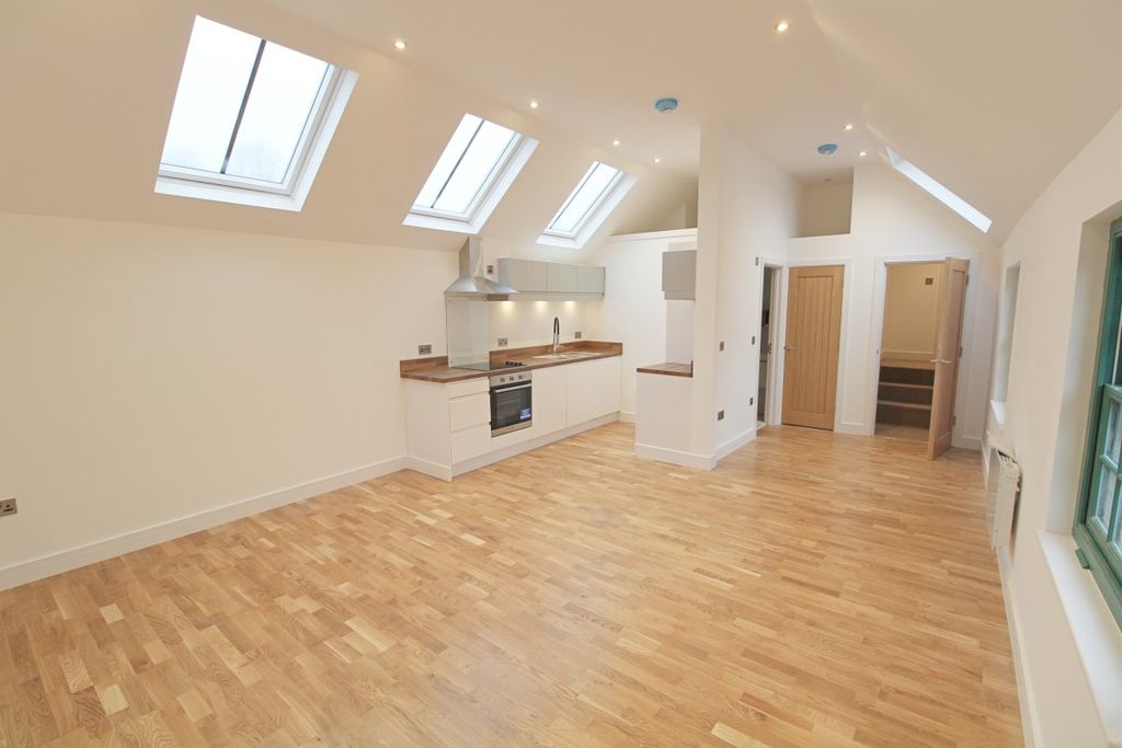 Property photo 1 of 5 Lounge (Main)