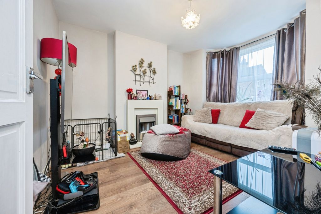 Property photo 2 of 20 Pbox-Img.Jpg